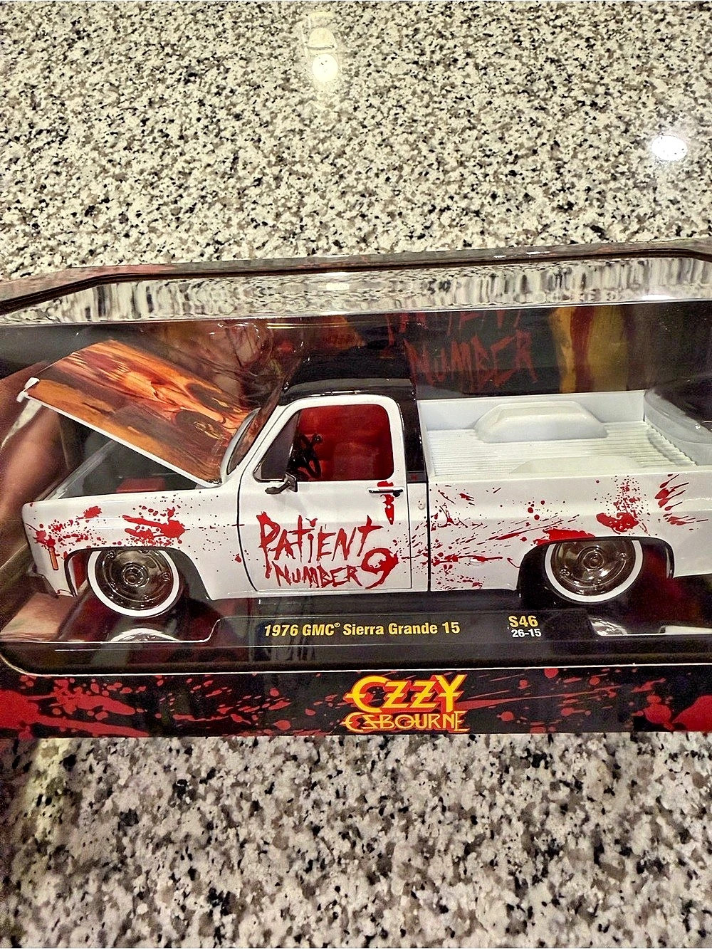 M2 MACHINE, CHASE 1976 GMC Sierra Grande 15 Die-Cast Pickup Truck White & Red NW